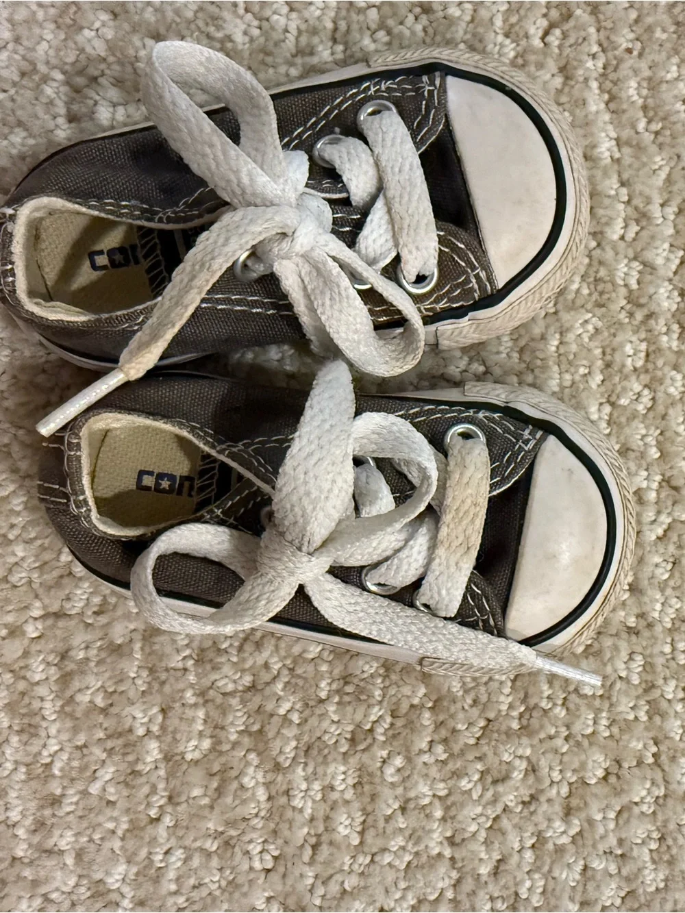 Converse Kids Low-Top Sneakers in Charcoal Gray 2C